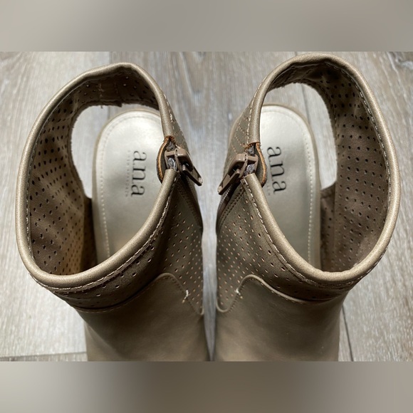 a.n.a A New Approach Women’s Brown Peep Toe Booties Tasha 7M - Picture 8 of 16